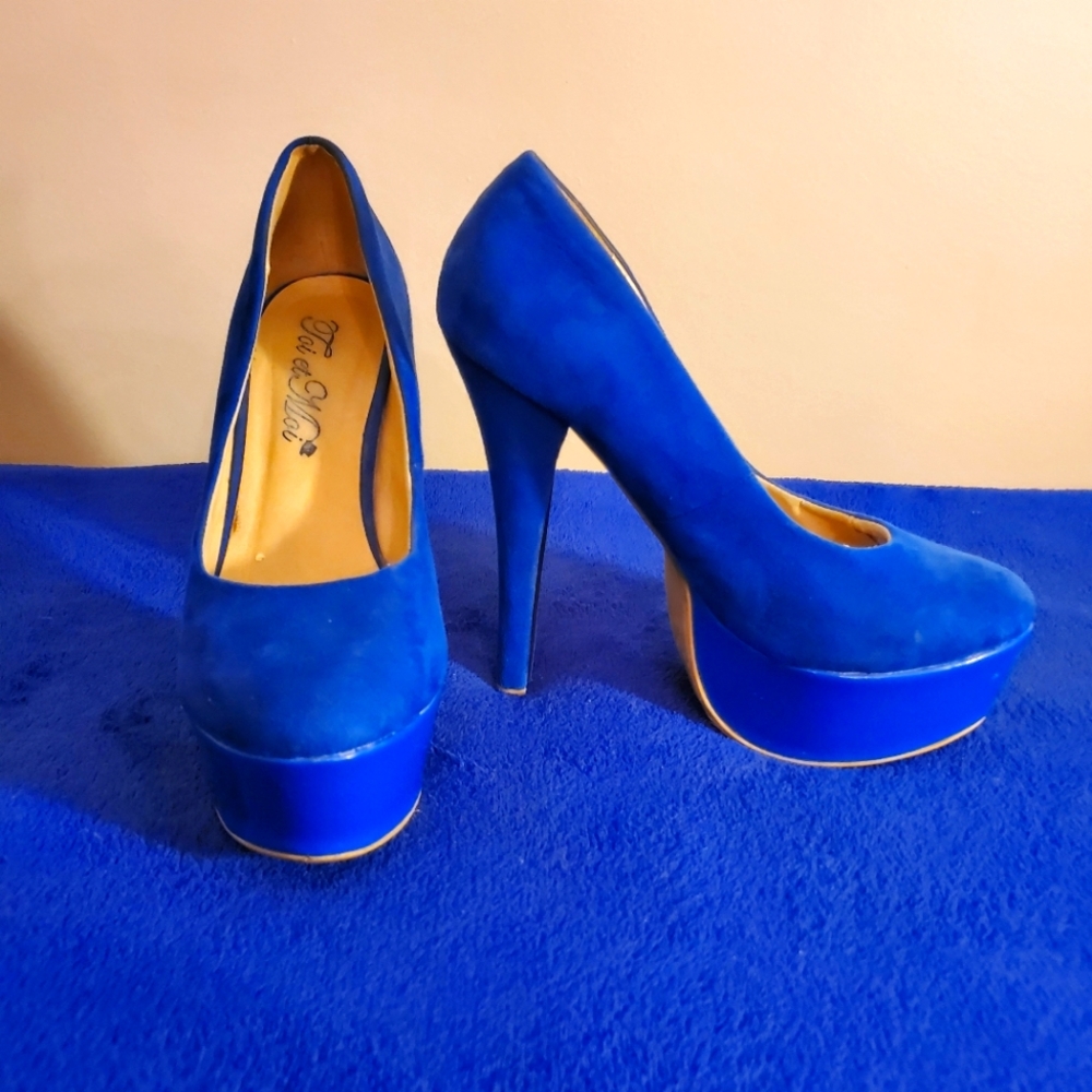 Used Toi et Moi Suede Heel